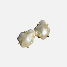 Load image into Gallery viewer, La Perla Earrings
